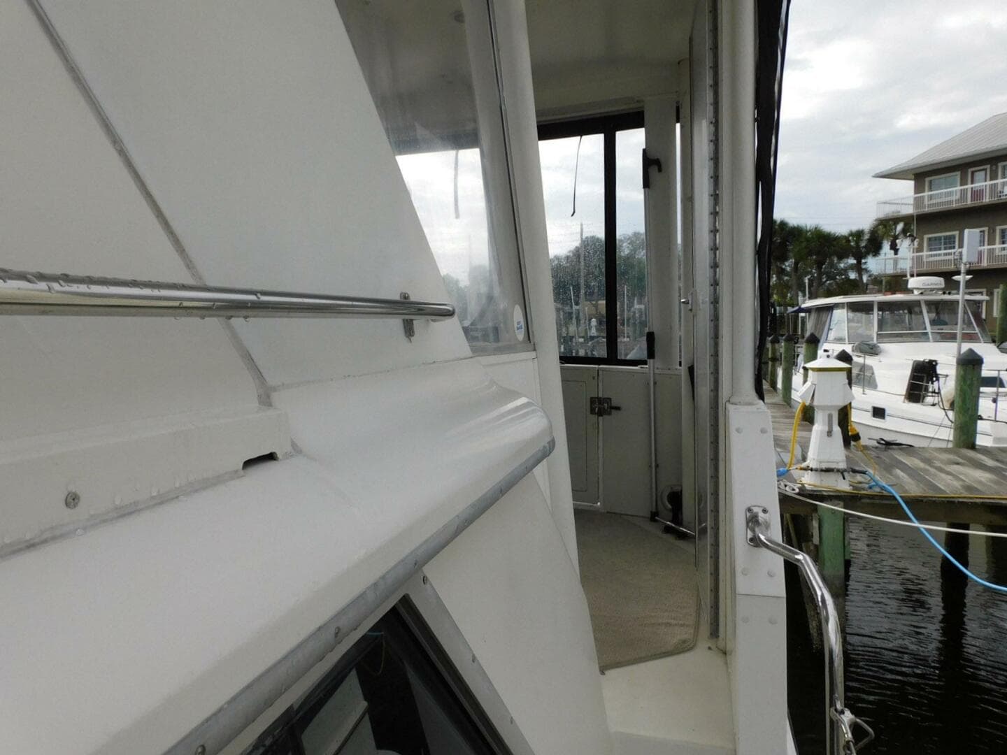 1993 Carver 445 Aft Cabin — photo 53