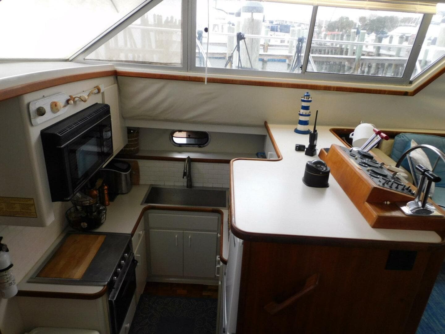 1993 Carver 445 Aft Cabin — photo 13