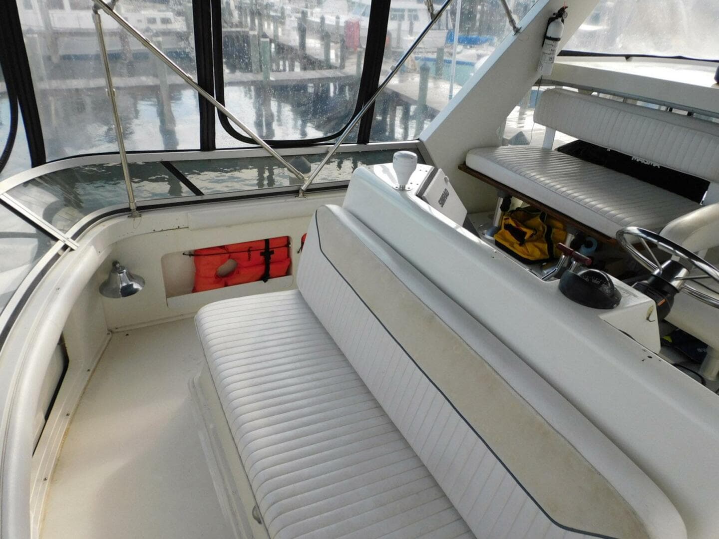 1993 Carver 445 Aft Cabin — photo 42