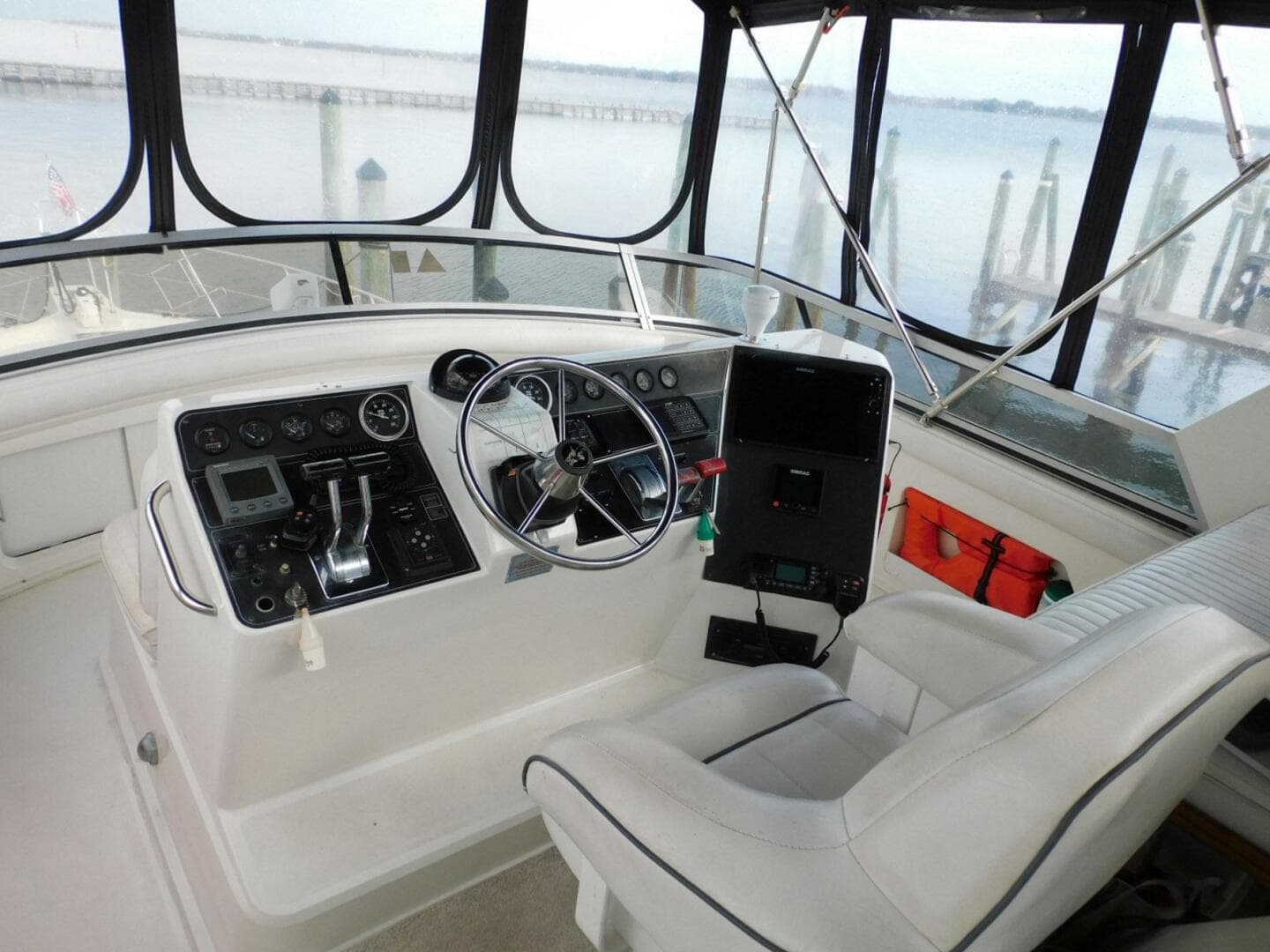 1993 Carver 445 Aft Cabin — photo 46