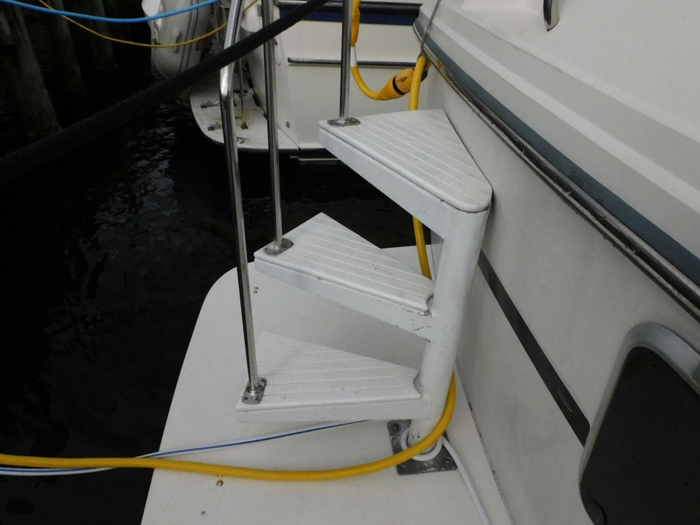 1993 Carver 445 Aft Cabin — photo 60