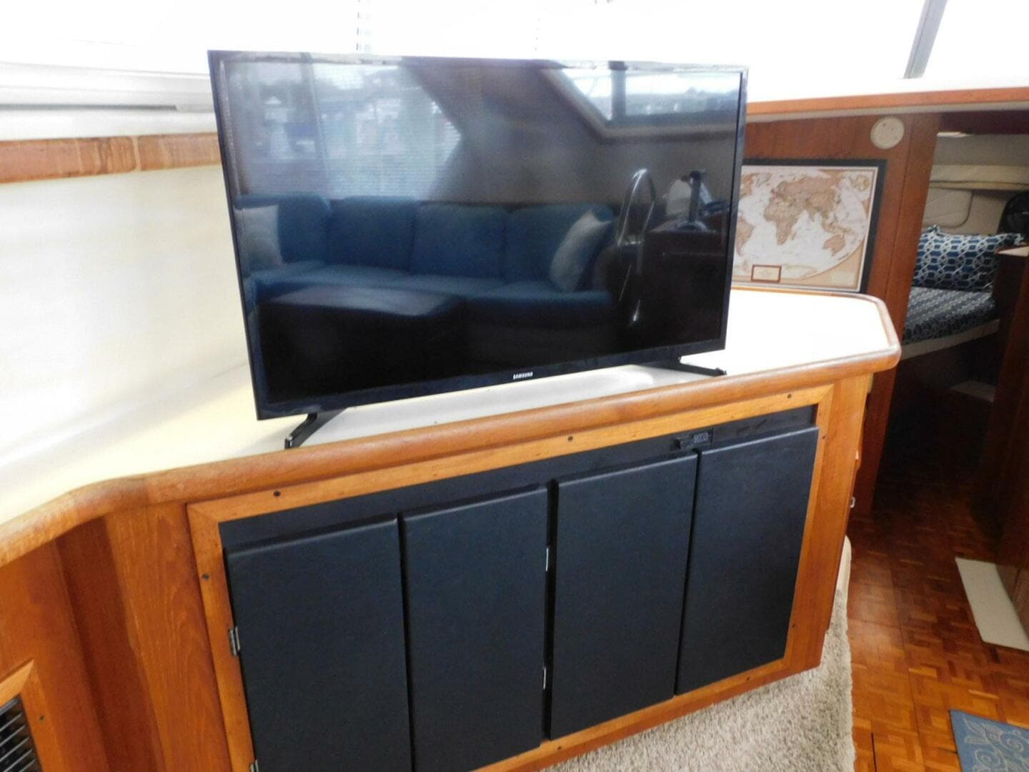 1993 Carver 445 Aft Cabin — photo 11