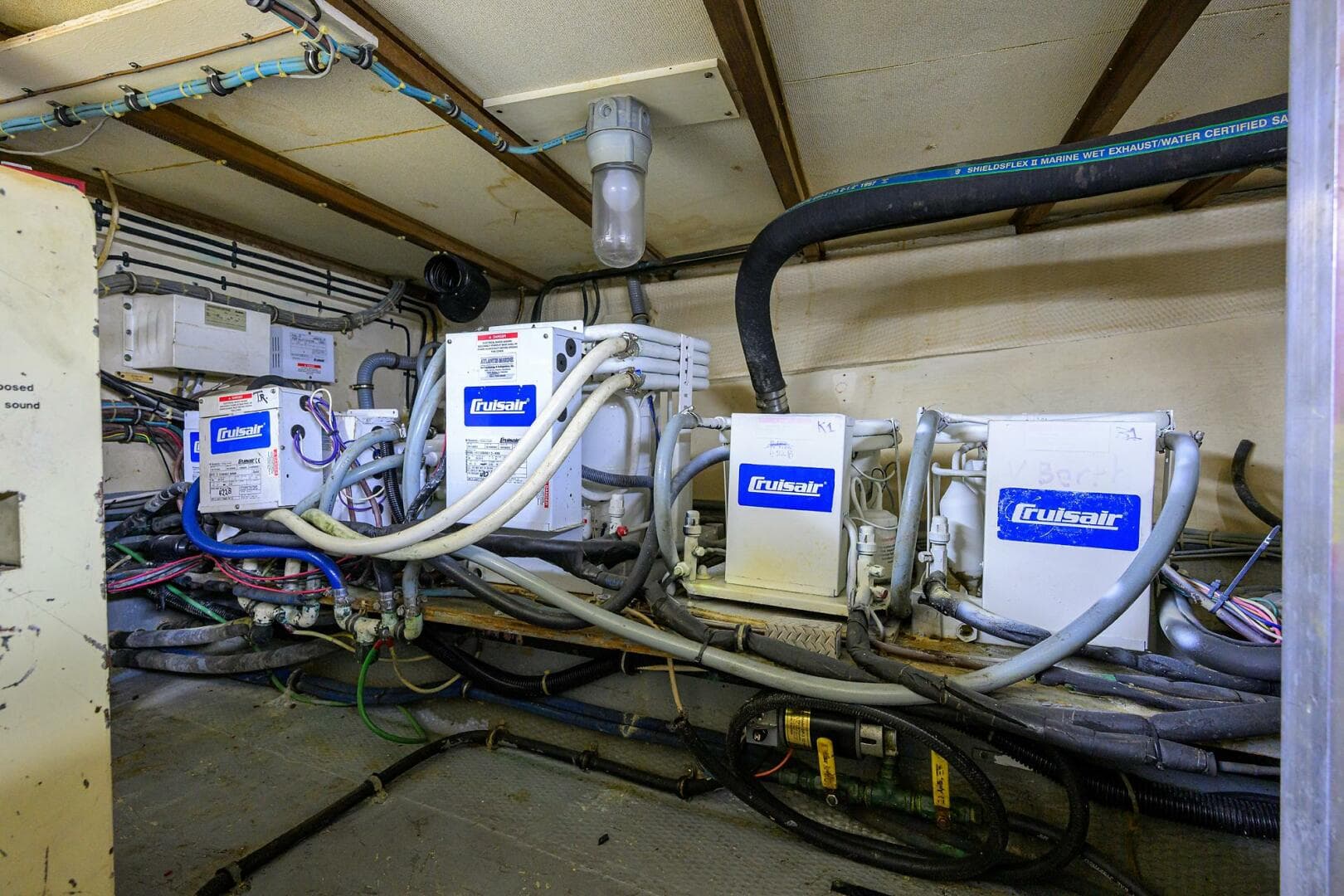 1987 Hatteras 63 — photo 56