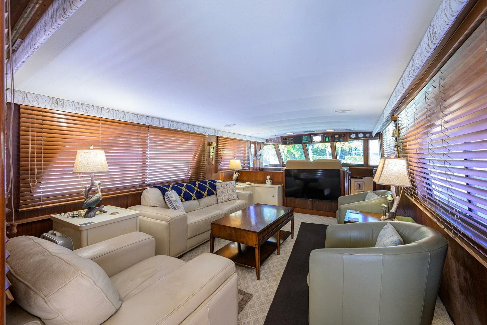 1987 Hatteras 63 — photo 2