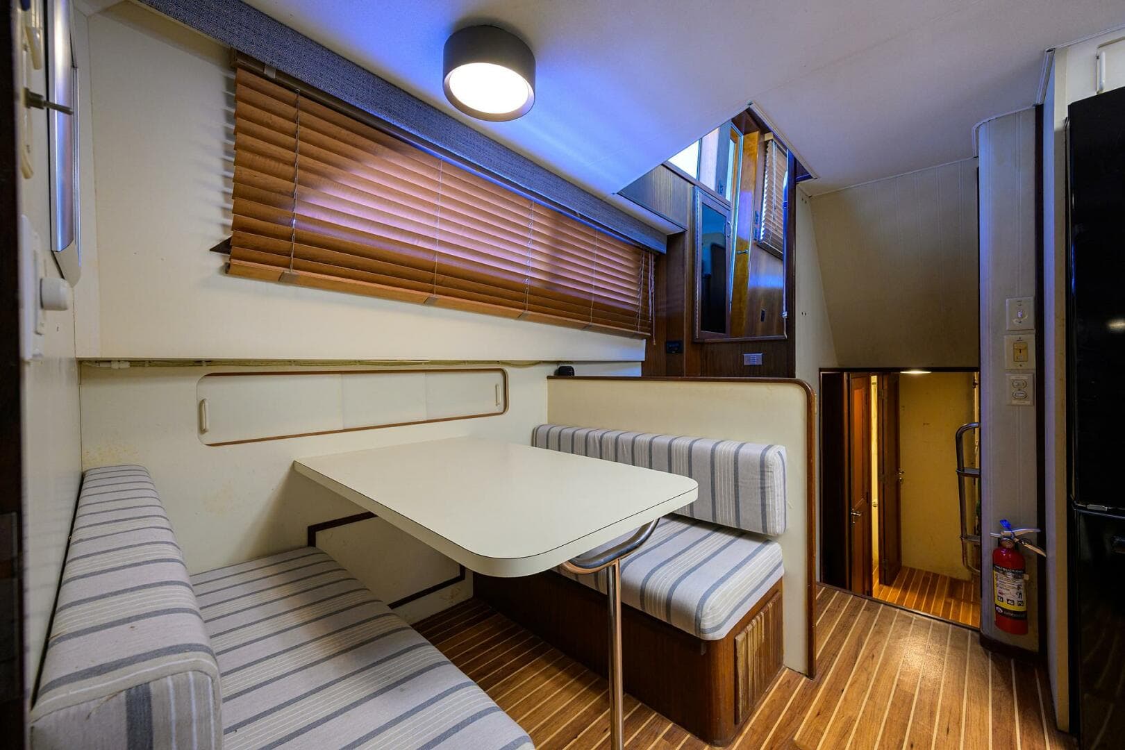 1987 Hatteras 63 — photo 13