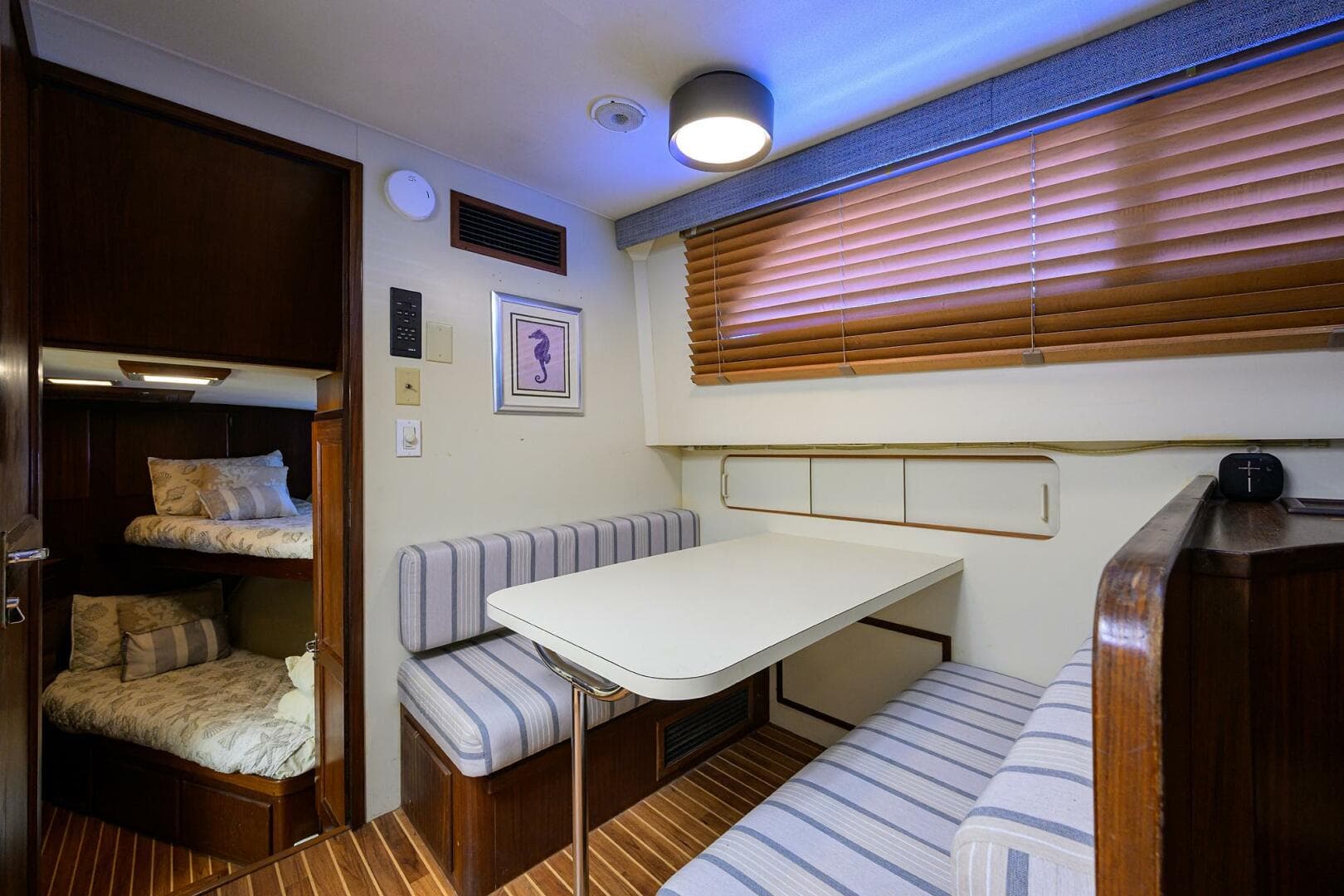 1987 Hatteras 63 — photo 14