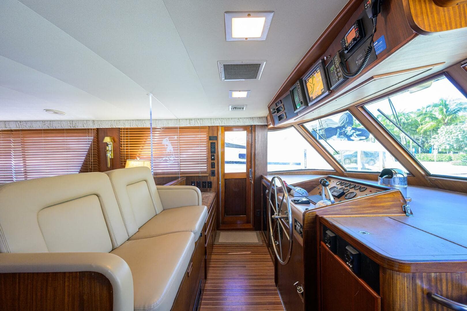 1987 Hatteras 63 — photo 17