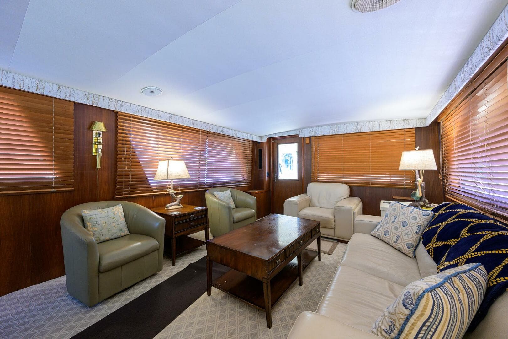 1987 Hatteras 63 — photo 7