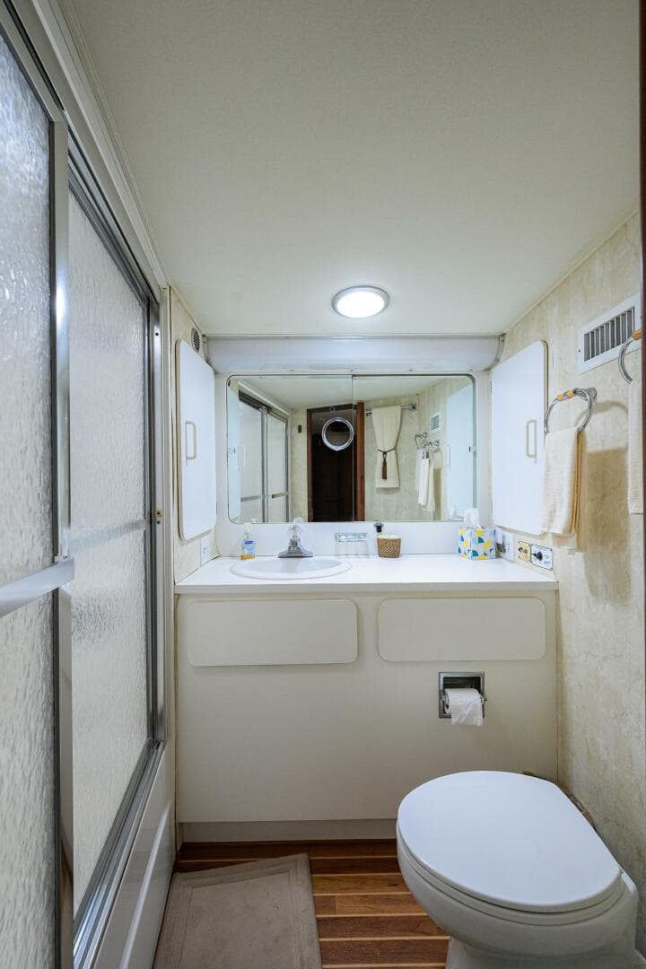 1987 Hatteras 63 — photo 30