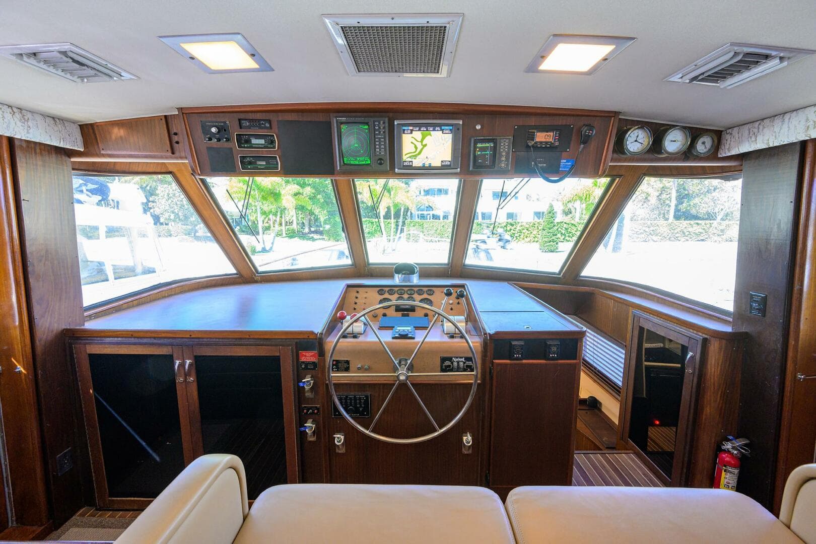1987 Hatteras 63 — photo 18