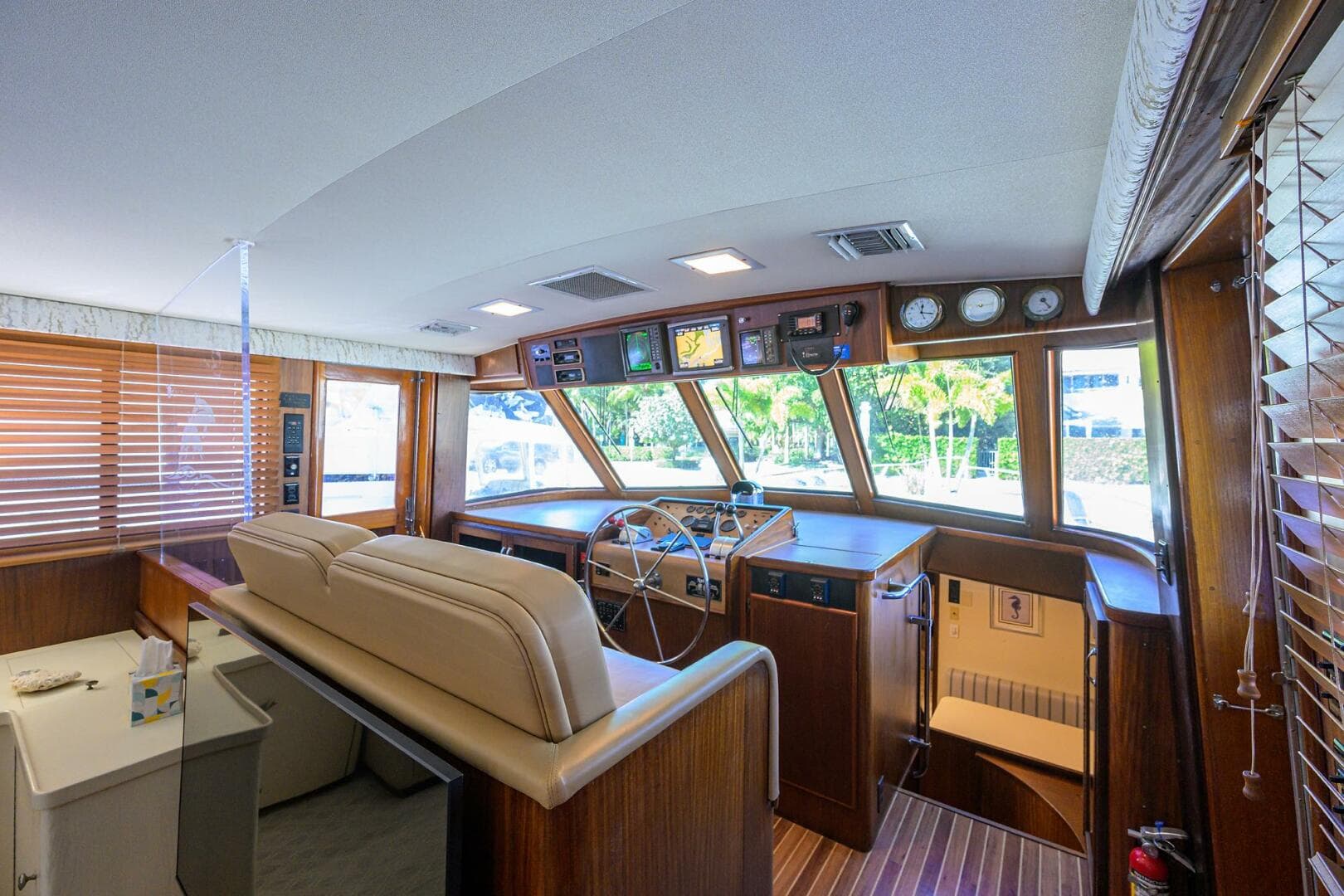 1987 Hatteras 63 — photo 15