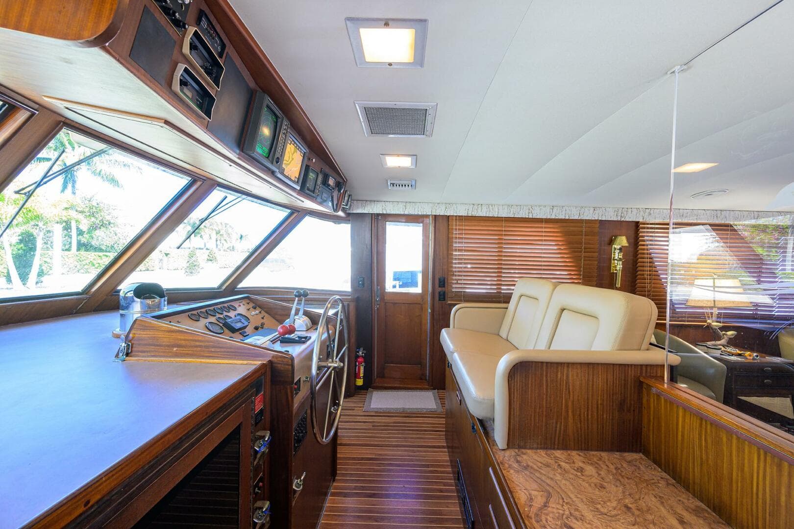 1987 Hatteras 63 — photo 20