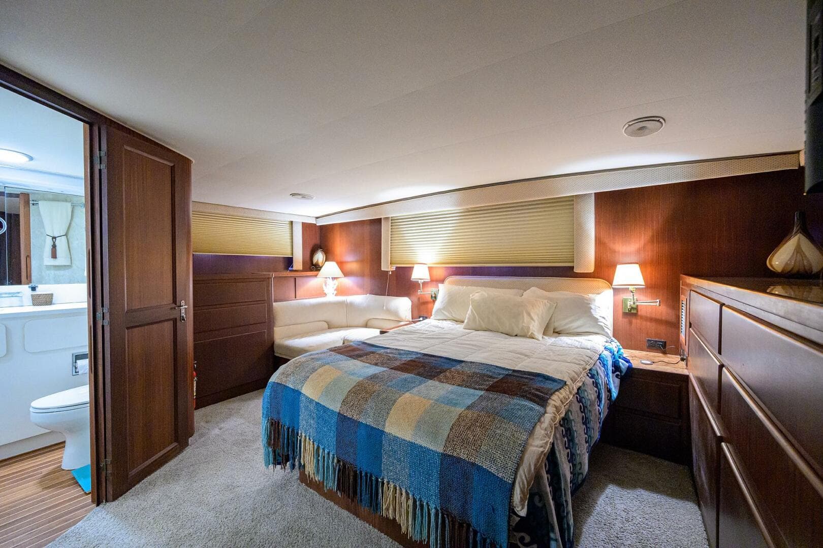 1987 Hatteras 63 — photo 23