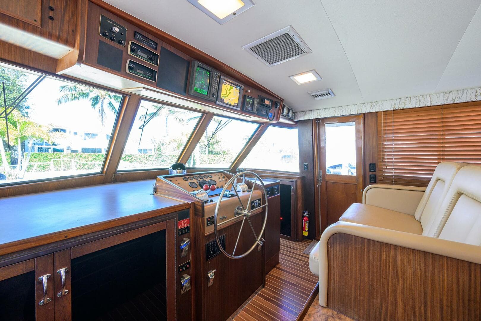 1987 Hatteras 63 — photo 21