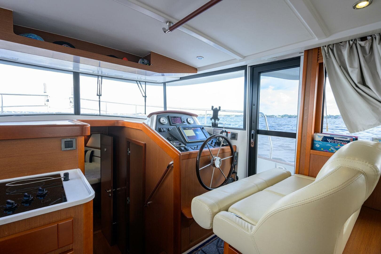 2014 Beneteau Trawler 44 — photo 12
