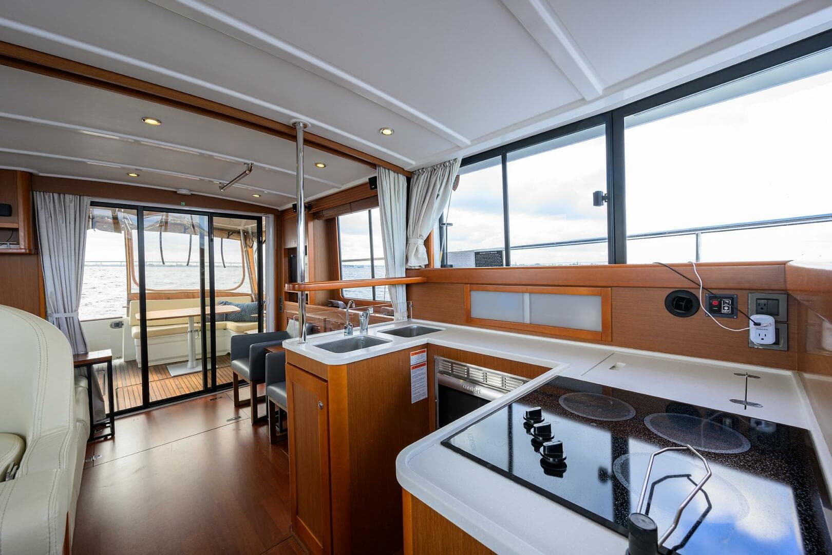 2014 Beneteau Trawler 44 — photo 11