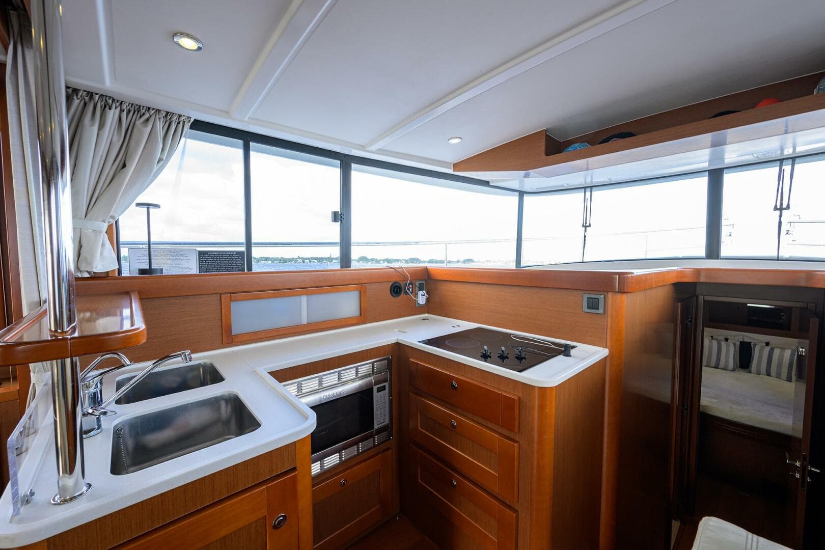2014 Beneteau Trawler 44 — photo 9