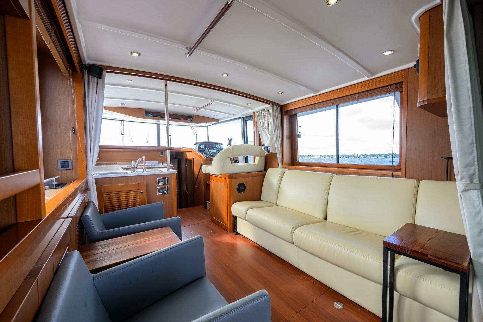 2014 Beneteau Trawler 44 — photo 2