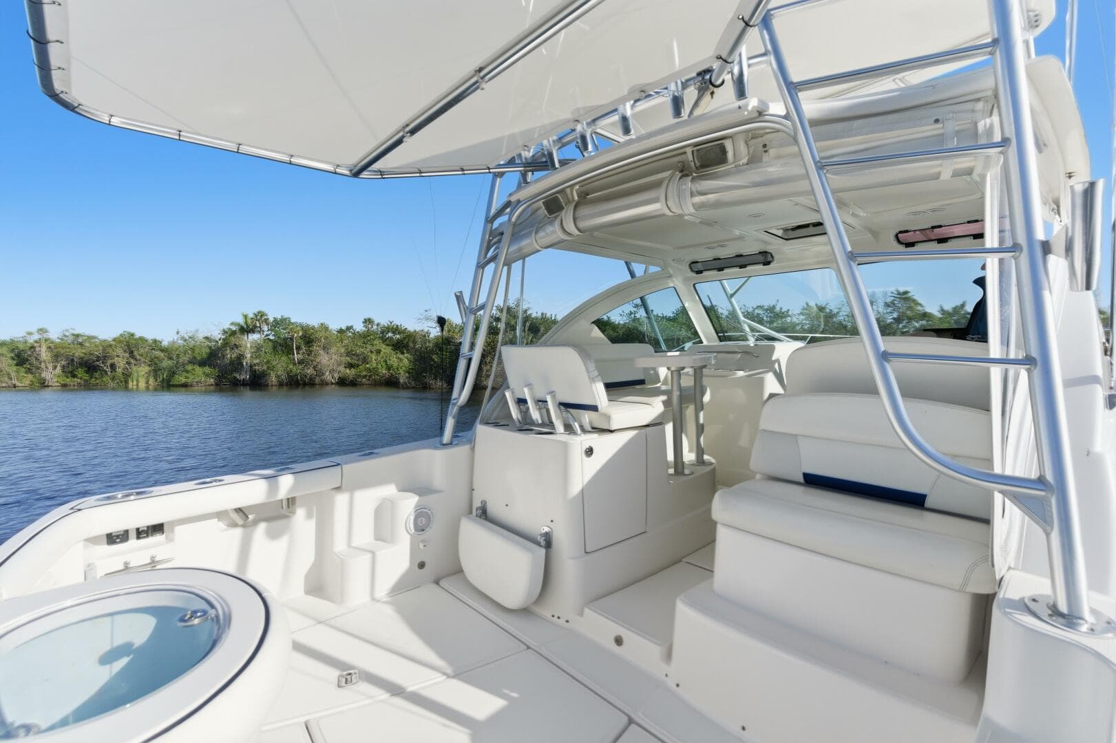 2011 Tiara Yachts 3100 Open — photo 16
