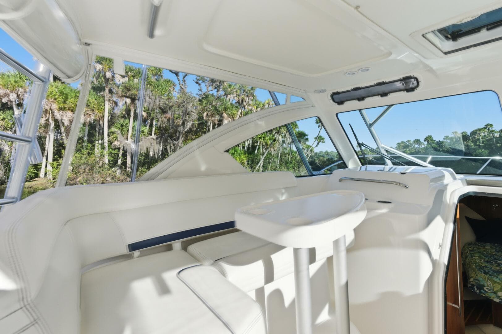 2011 Tiara Yachts 3100 Open — photo 19