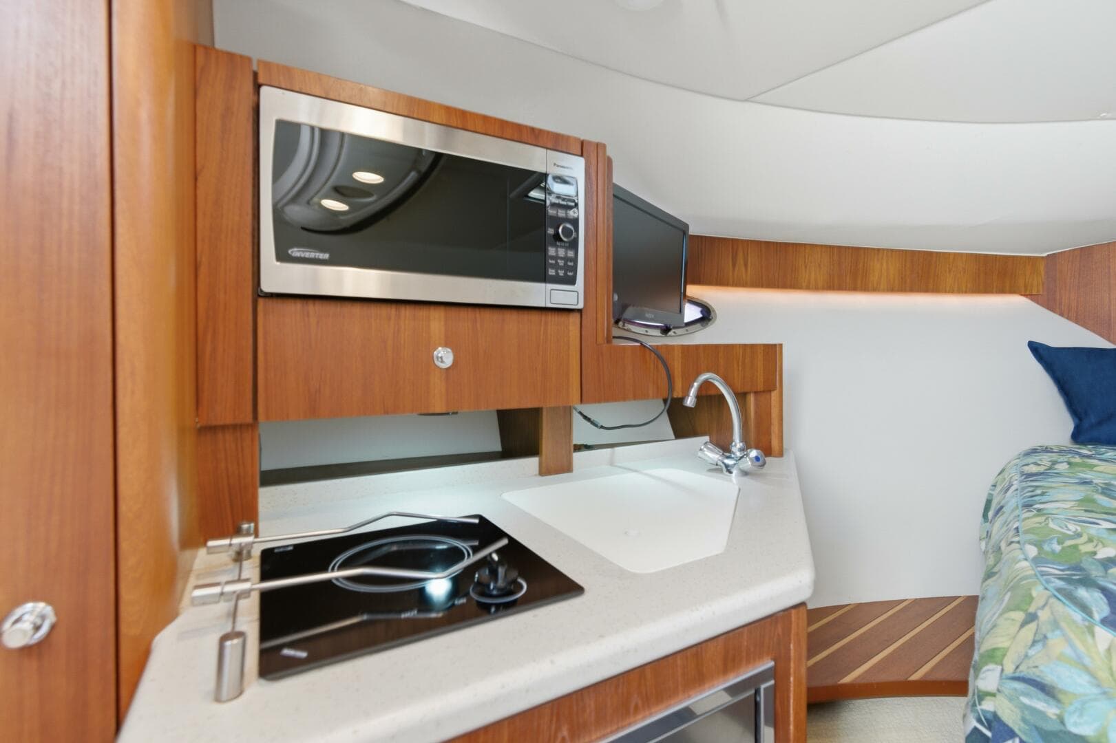 2011 Tiara Yachts 3100 Open — photo 26