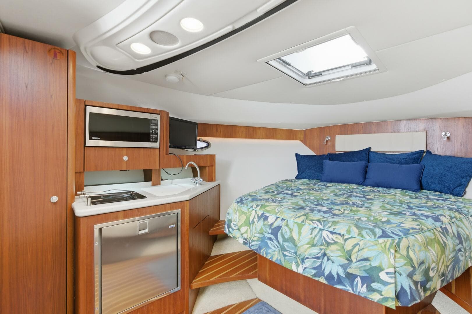 2011 Tiara Yachts 3100 Open — photo 28