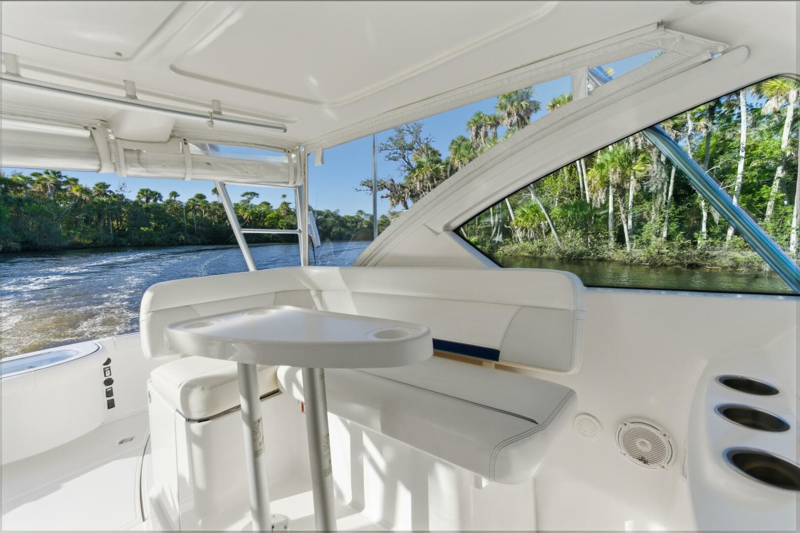 2011 Tiara Yachts 3100 Open — photo 18