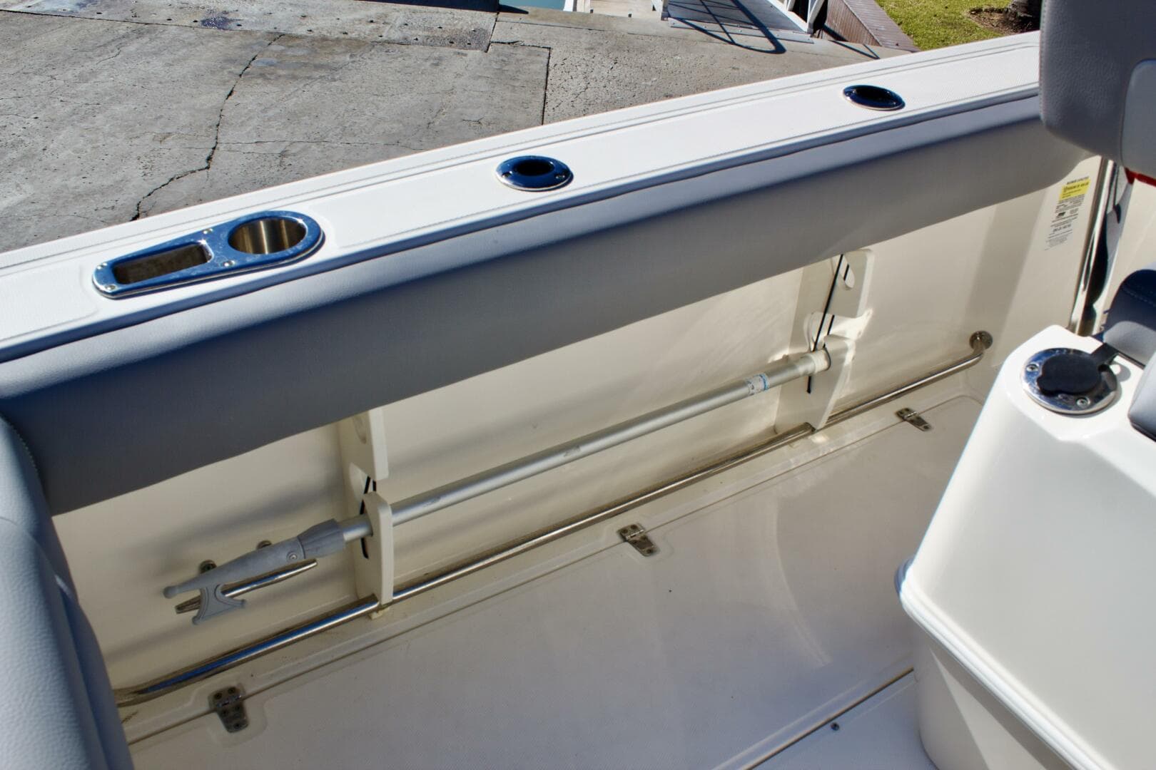 2022 Boston Whaler 230 Outrage — photo 17