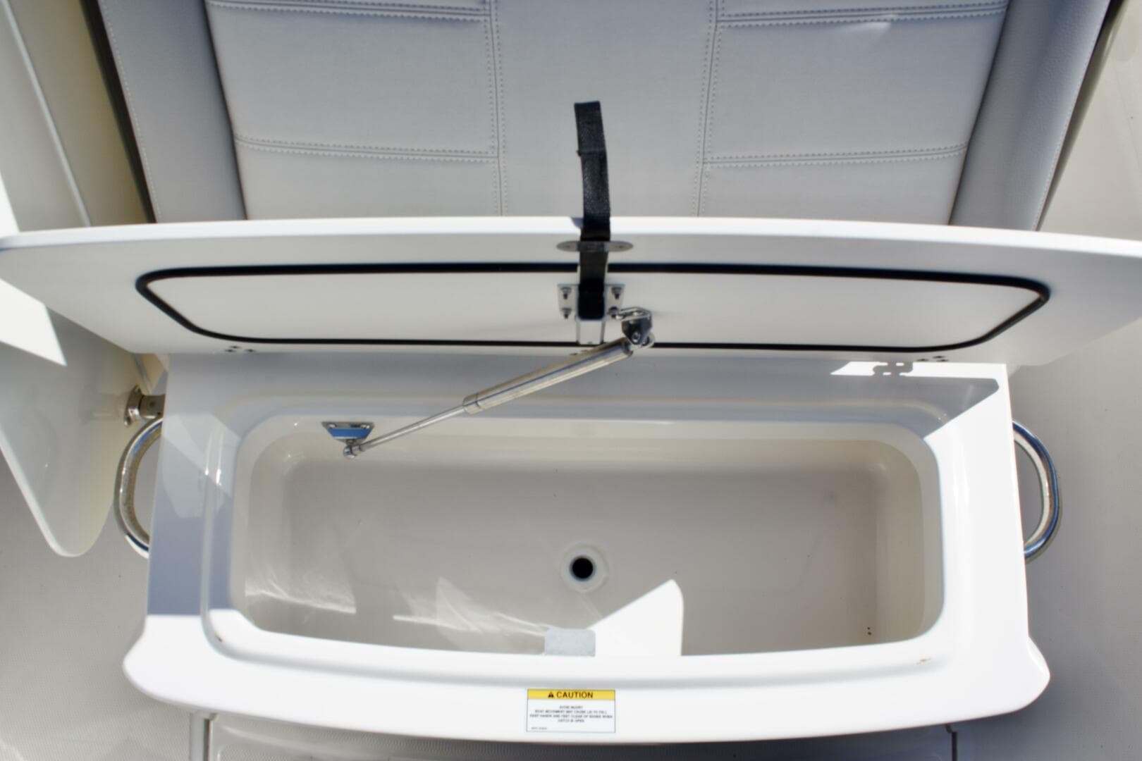 2022 Boston Whaler 230 Outrage — photo 23