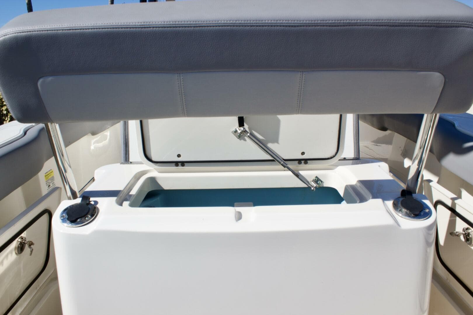 2022 Boston Whaler 230 Outrage — photo 15