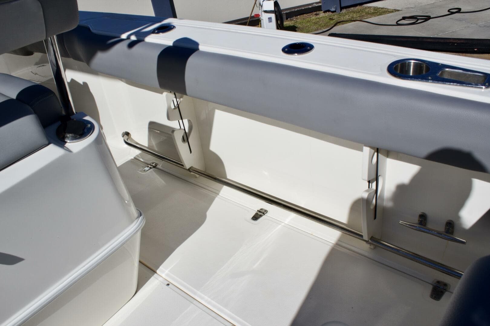 2022 Boston Whaler 230 Outrage — photo 18