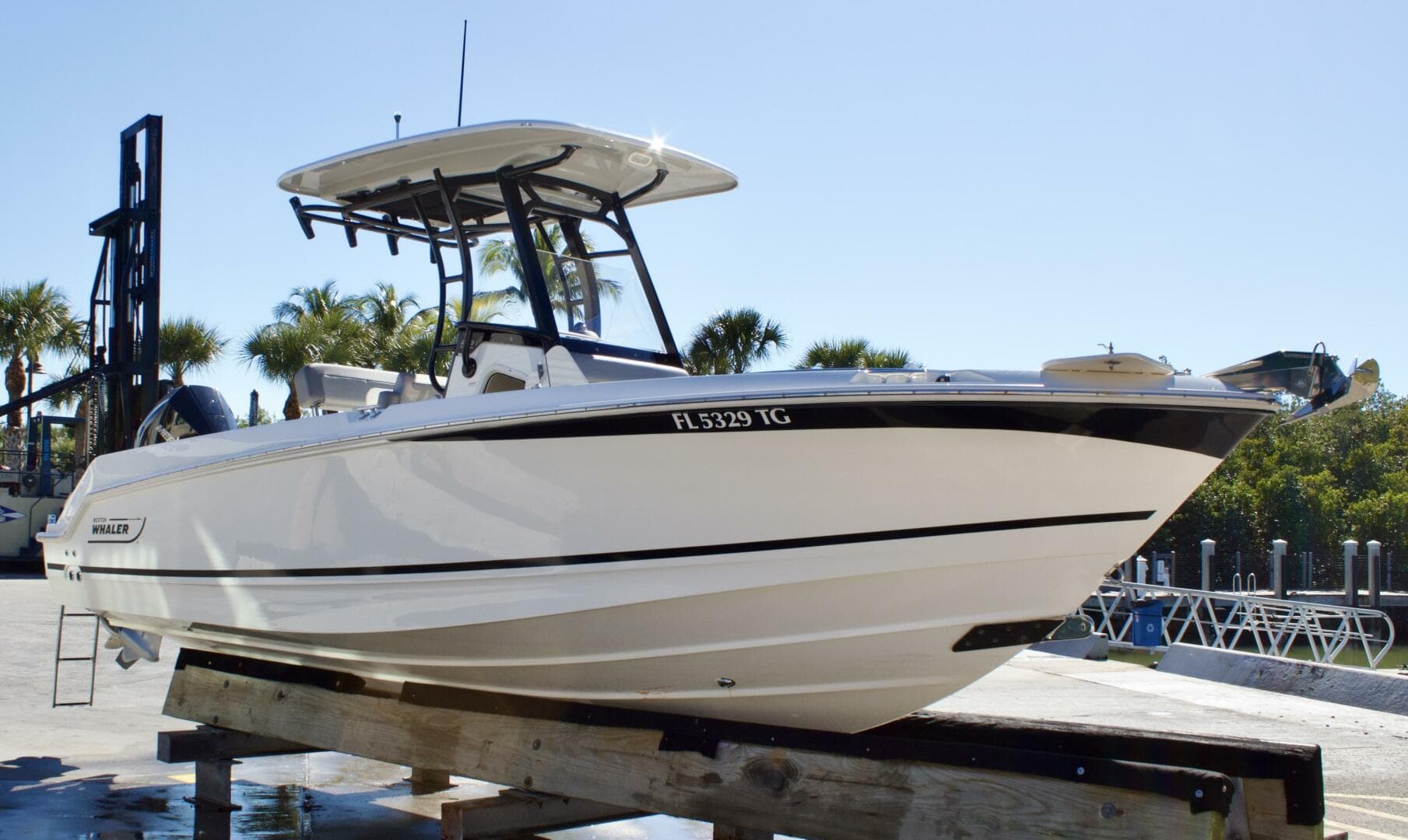 2022 Boston Whaler 230 Outrage — photo 2