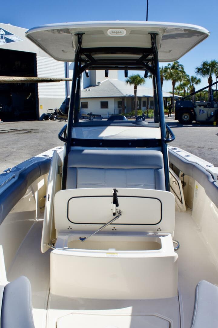 2022 Boston Whaler 230 Outrage — photo 14
