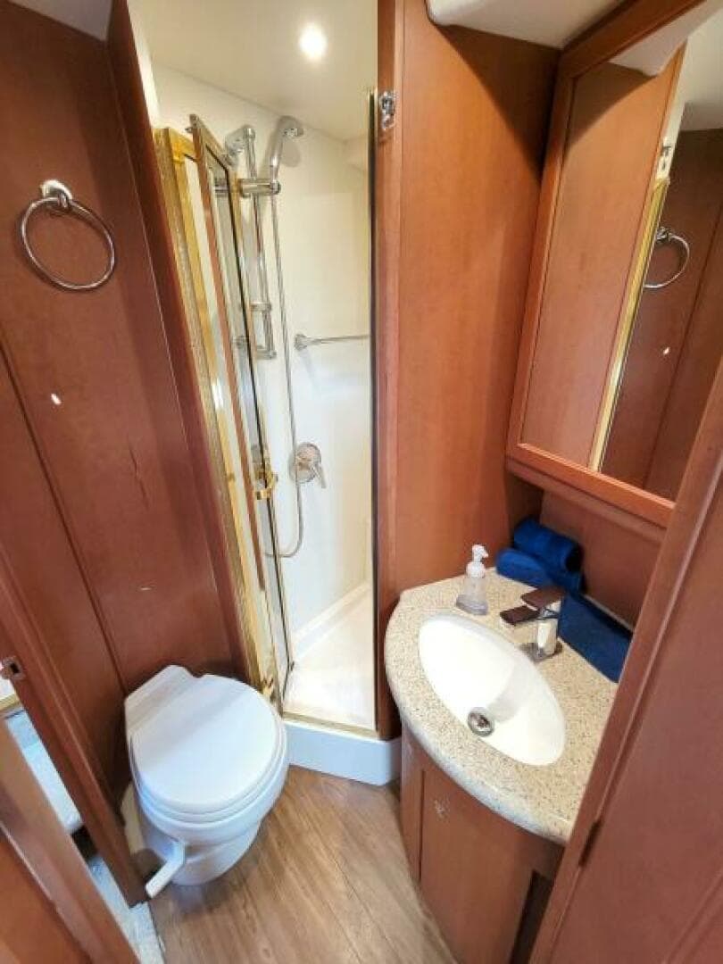 2006 Silverton 39 — photo 53