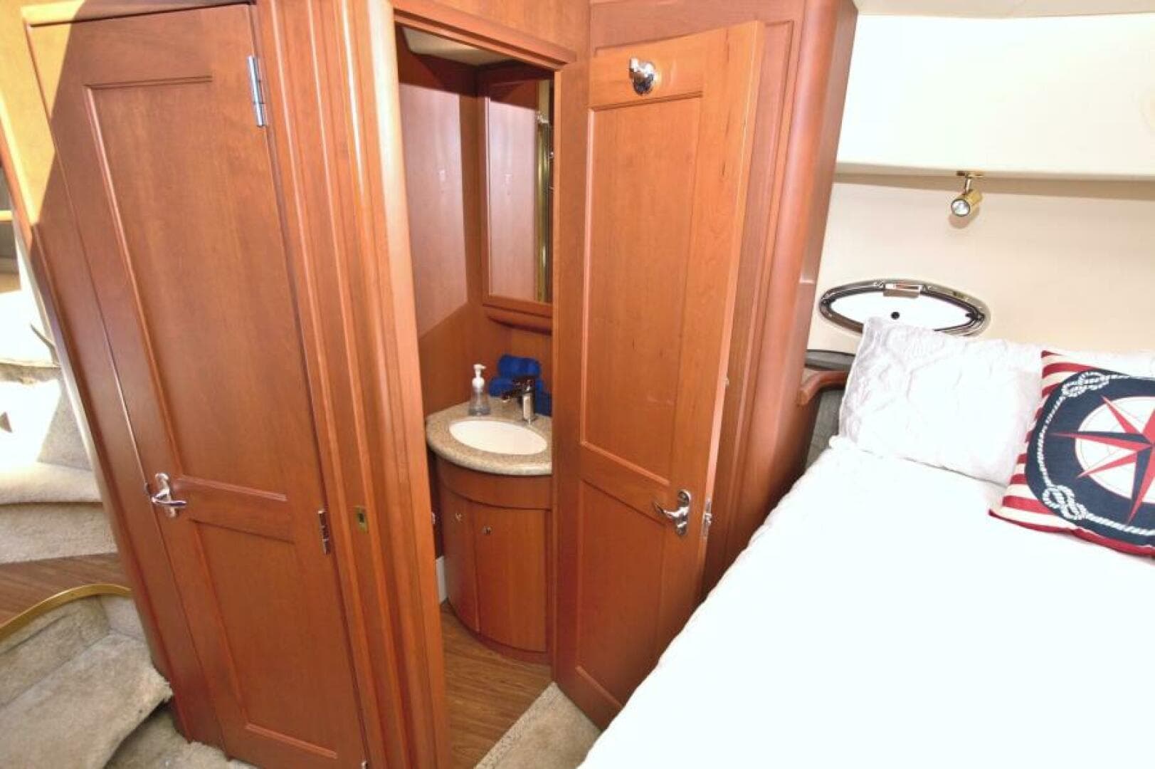 2006 Silverton 39 — photo 52