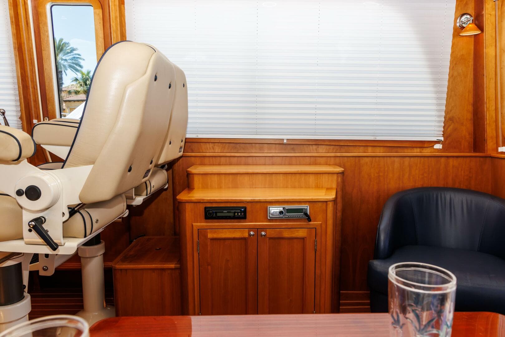 2010 Sabre Sedan — photo 27