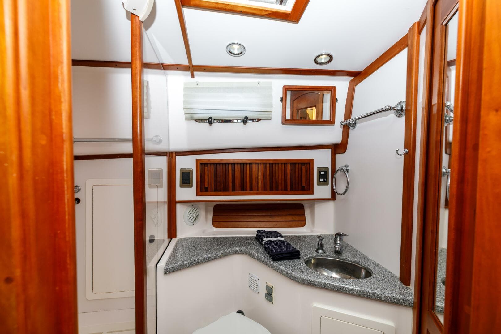 2010 Sabre Sedan — photo 47