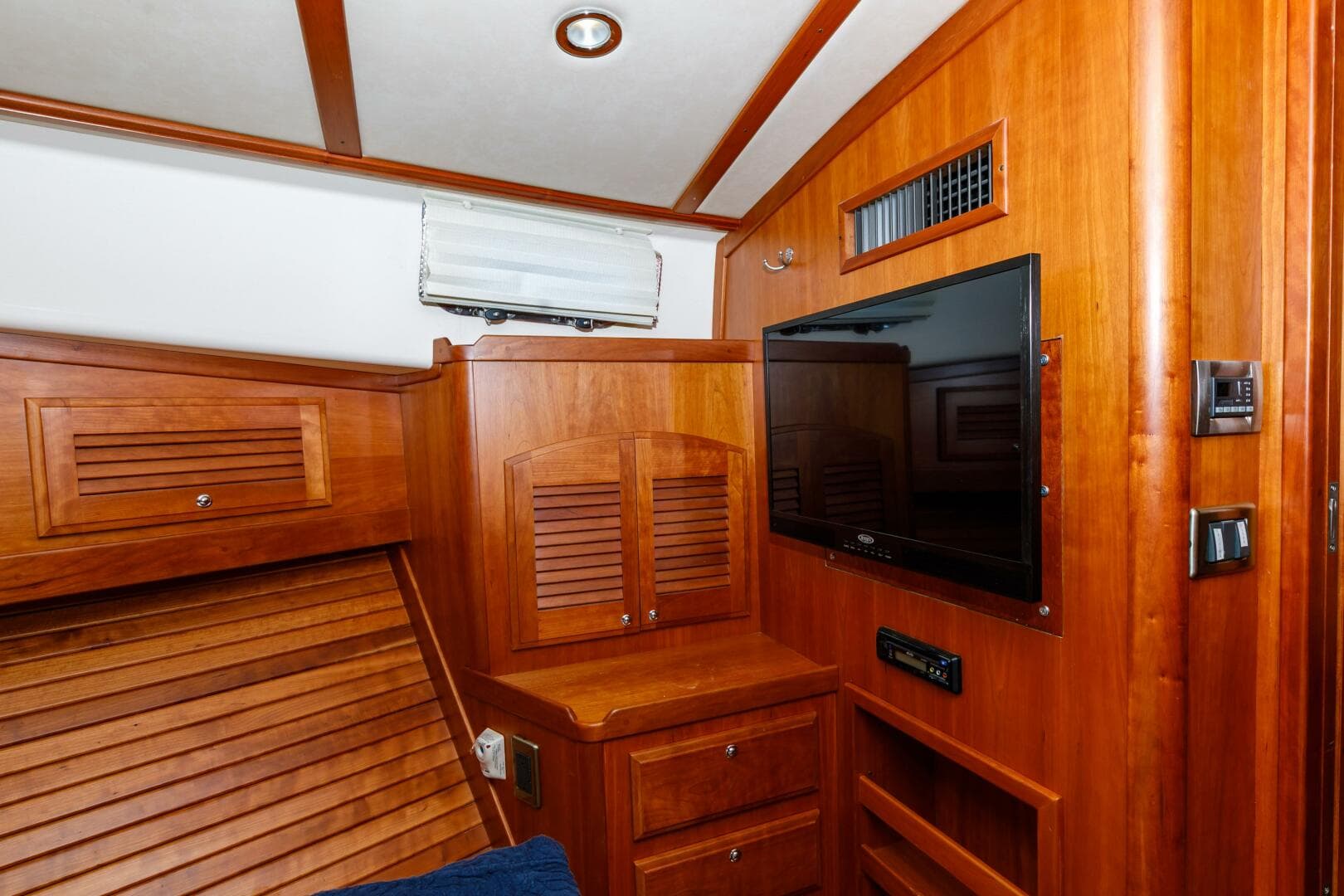 2010 Sabre Sedan — photo 38