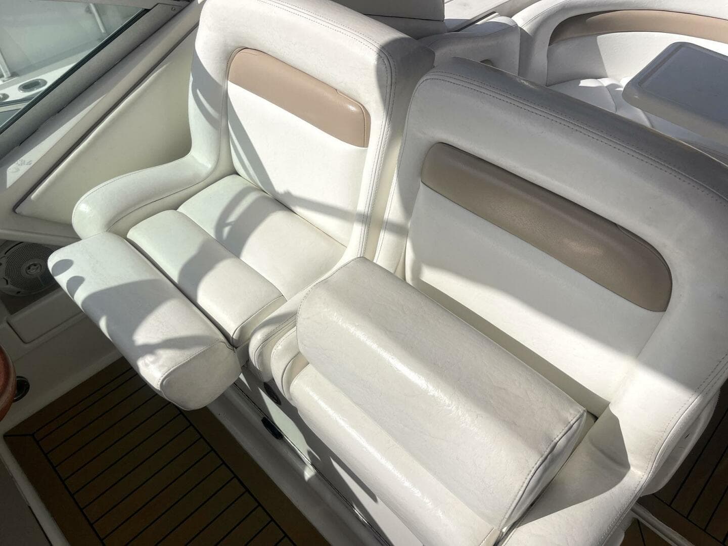 2004 Sea Ray 320 Sundancer — photo 22