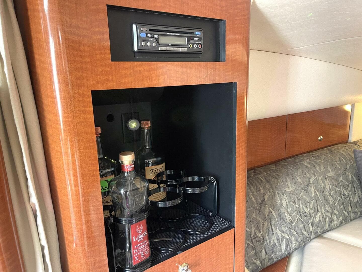 2004 Sea Ray 320 Sundancer — photo 9