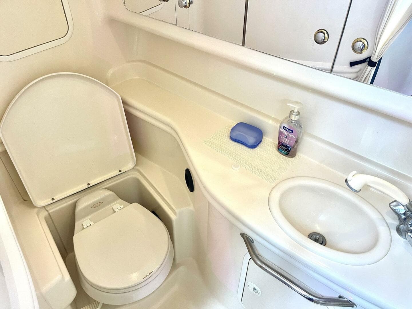 2004 Sea Ray 320 Sundancer — photo 14