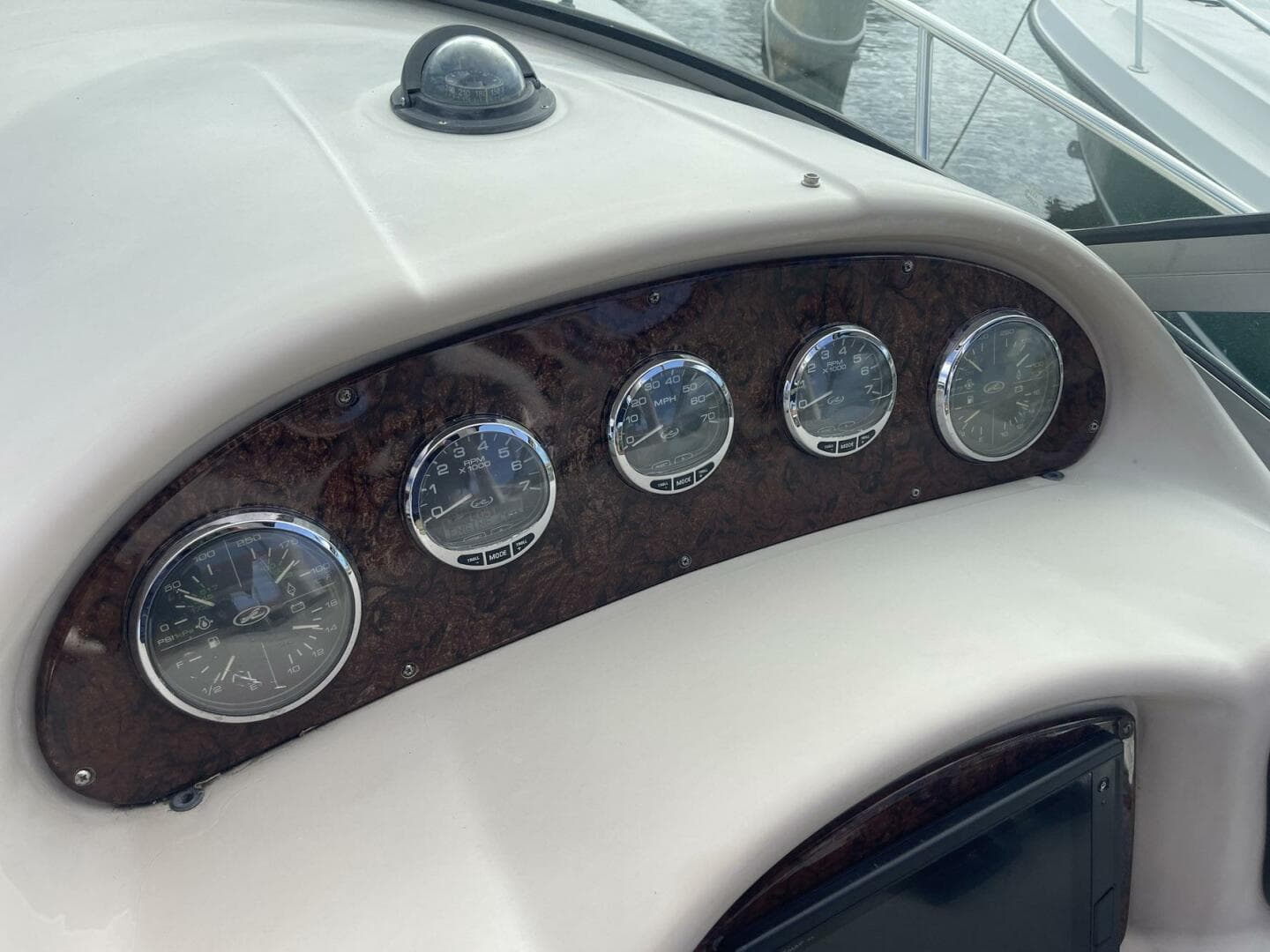 2004 Sea Ray 320 Sundancer — photo 17