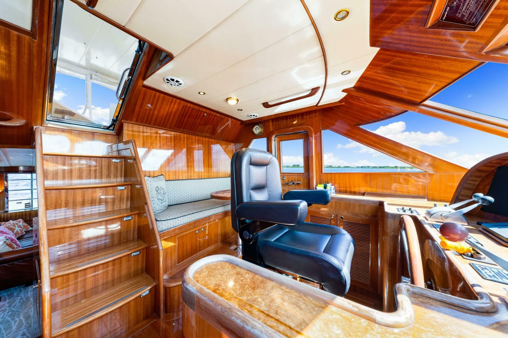2007 Hampton 558 Pilothouse — photo 15