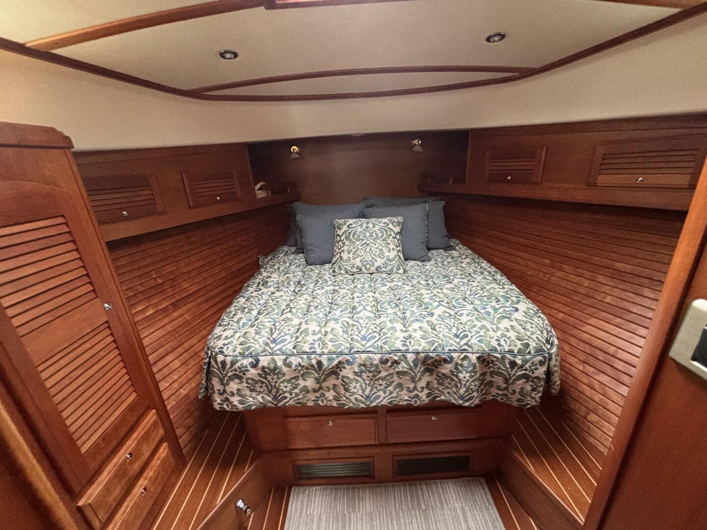 2011 Sabre 40 Sedan — photo 49