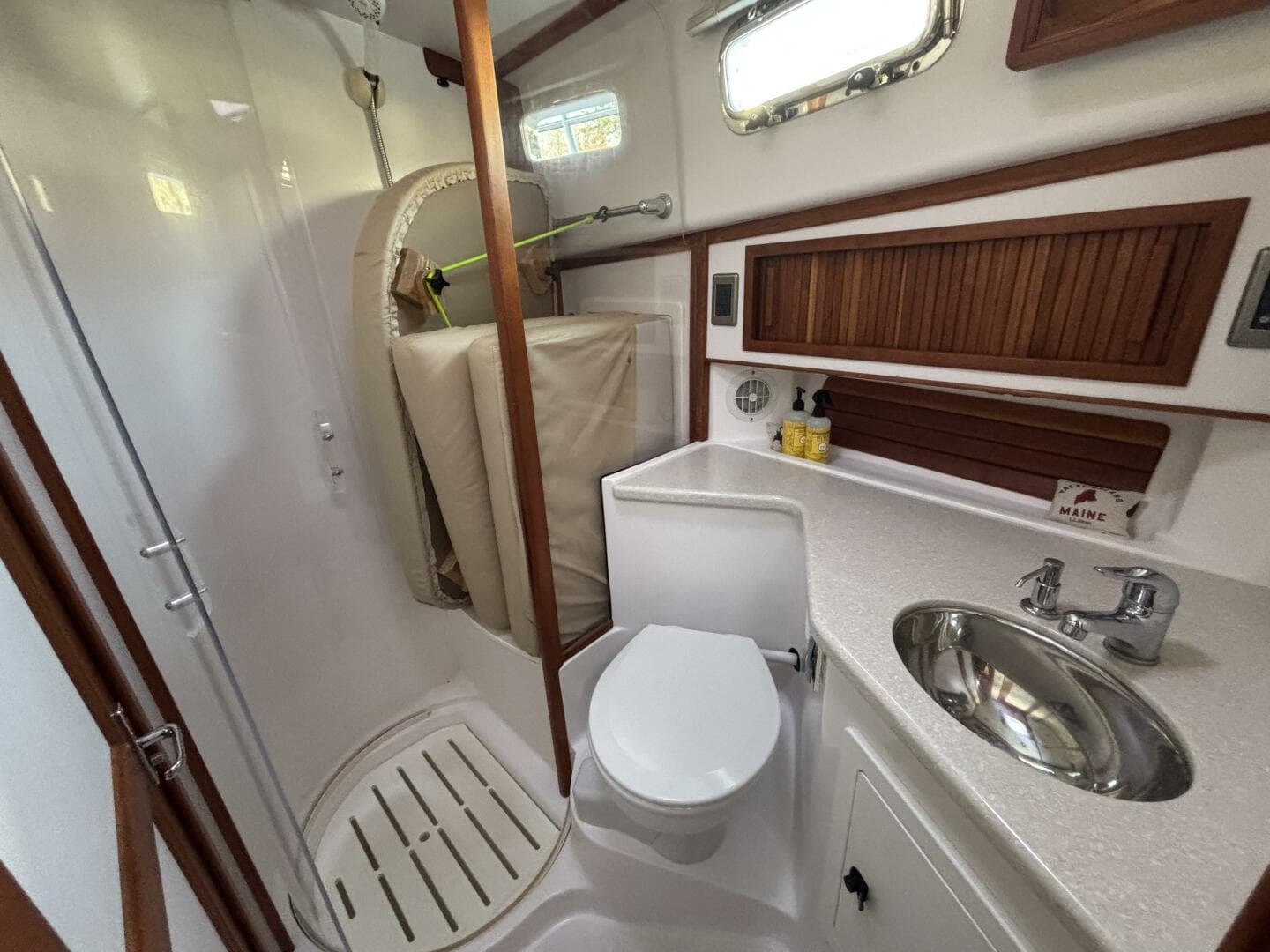 2011 Sabre 40 Sedan — photo 28