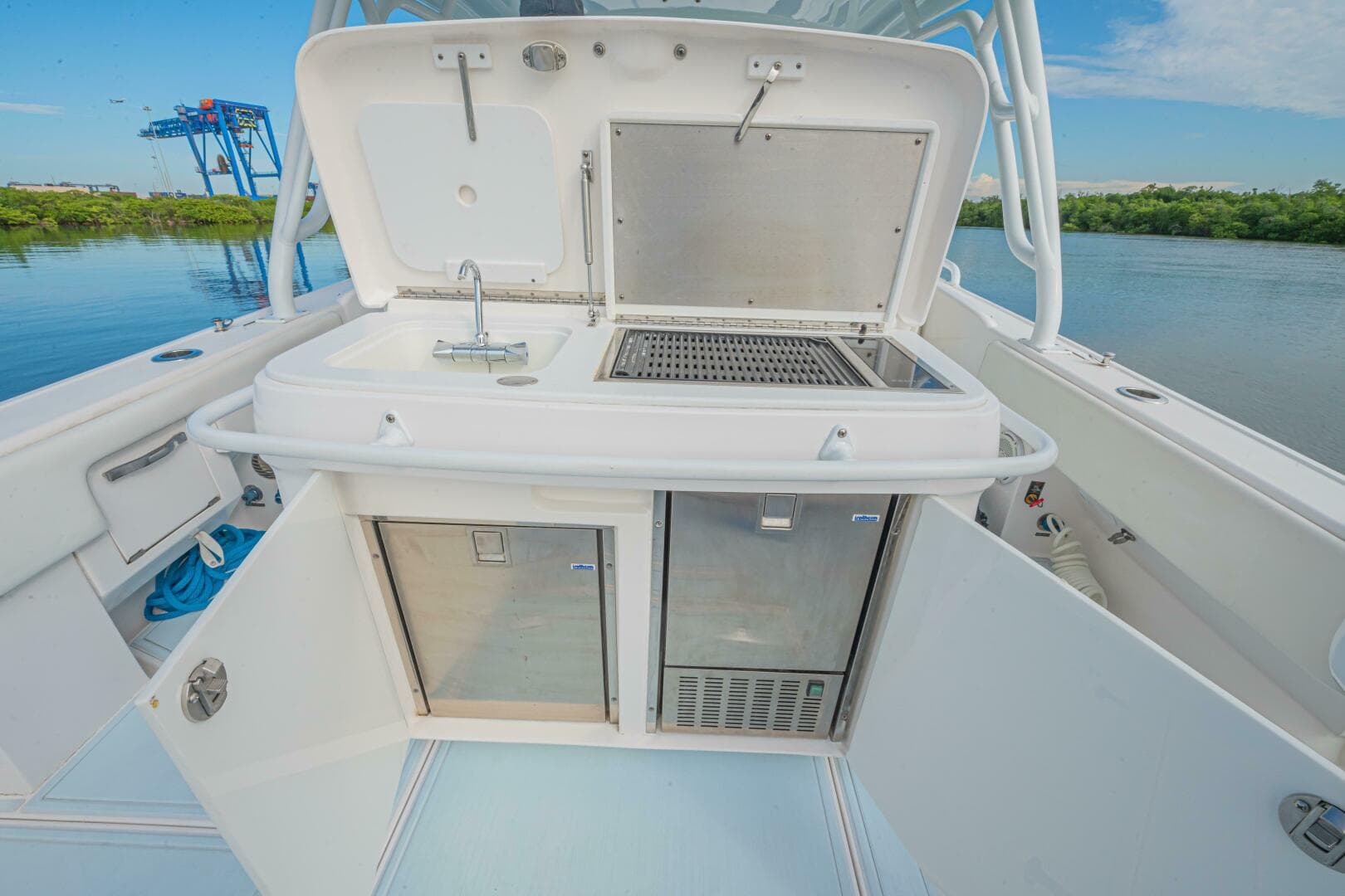 2018 Intrepid 407 Cuddy — photo 7