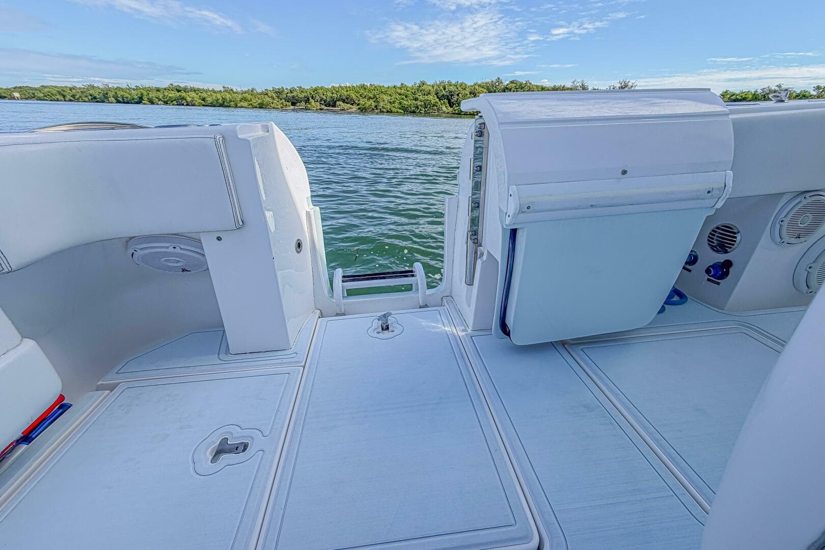 2018 Intrepid 407 Cuddy — photo 23