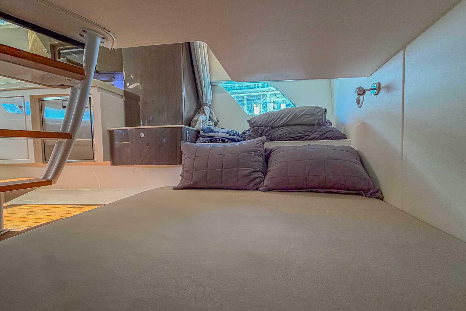 2018 Intrepid 407 Cuddy — photo 6