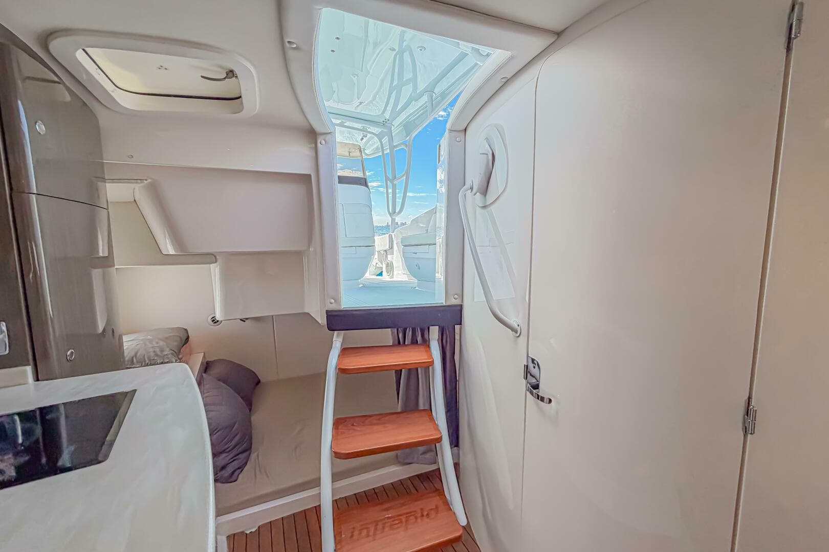 2018 Intrepid 407 Cuddy — photo 24