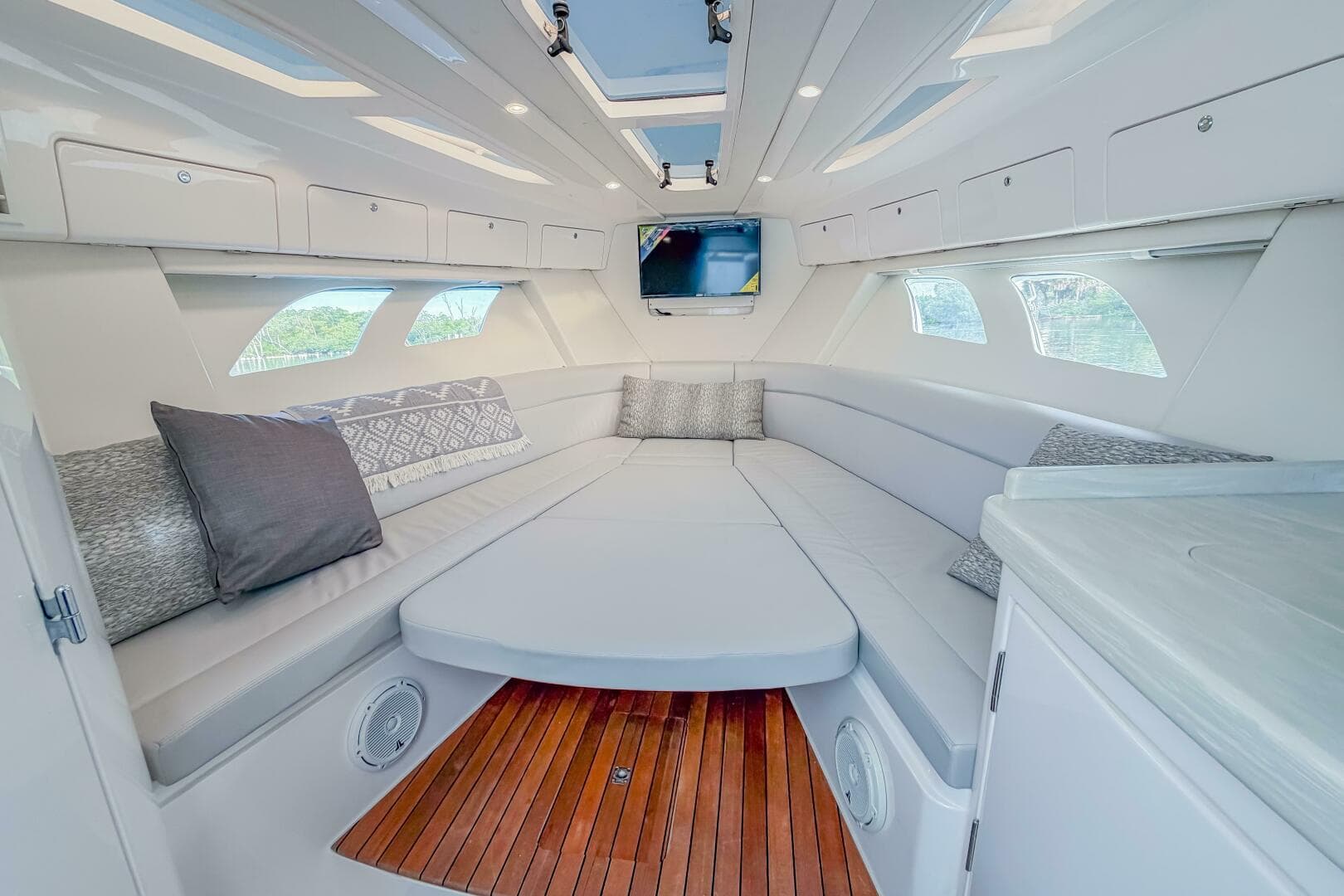 2018 Intrepid 407 Cuddy — photo 25